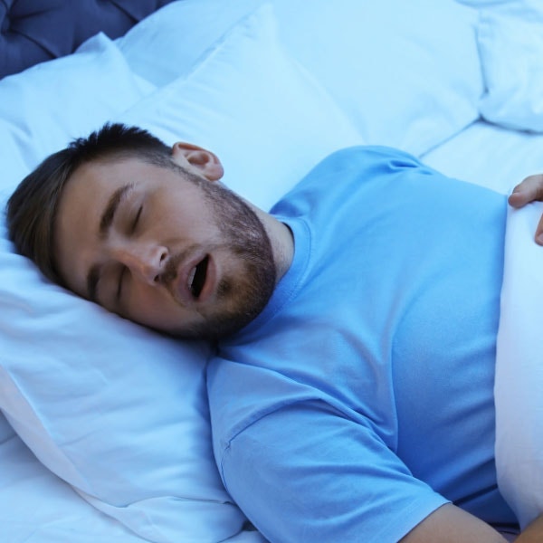 Apnée du sommeil : Quelles sont ses causes, ses symptômes et comment la traiter ?